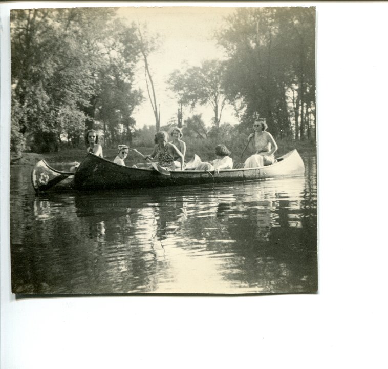 StaffGirlsonDayOffCanoeinginNewRichmond